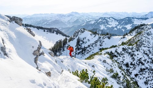 Mountaineer on the ridge of the Aiplspitz in the snow, snow-covered mountain landscape with