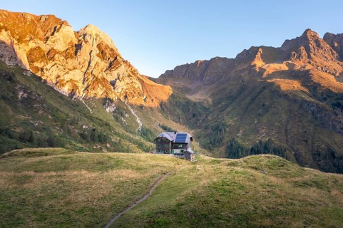 Alpine panorama, Alpine Club hut, Hochweisssteinhaus mountain hut, mountain landscape with green