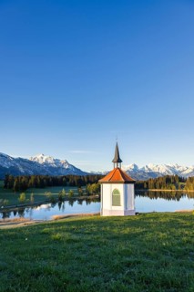 Chapel at Hegratsrieder See near Fuessen, Allgaeu Alps, snow, Allgaeu, Bavaria, Germany, Europe