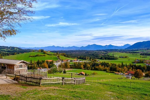 View from the Schoenegger Kaesealm over the Ammergau Alps, near Rottenbuch, Wildsteig, Upper