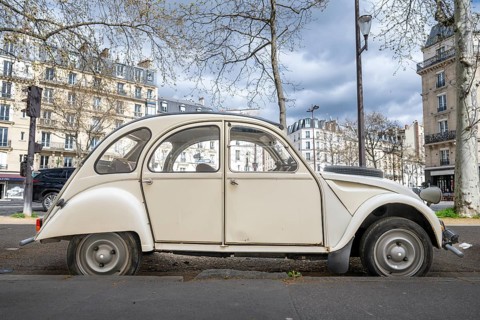 Duck, vintage Citroen 2CV, Paris, Ile-de-France, France, Europe
