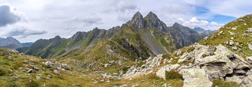 Pointed rocky mountain peaks Letterspitze and Steinwand on the Obergailtaler Joch, Carnic Main