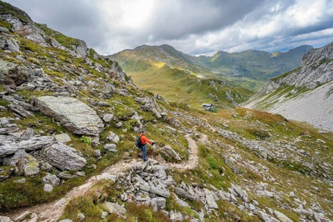 Mountaineers on a hiking trail descending to the Obstanserseehuette, Carnic Main Ridge, Carnic High