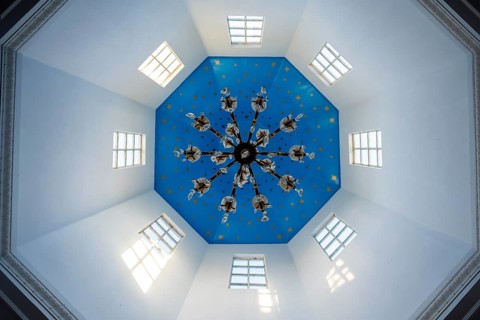 Interior view, octagonal ceiling with chandelier, Tserkov Russian Orthodox Church, Teploklyuchenka,