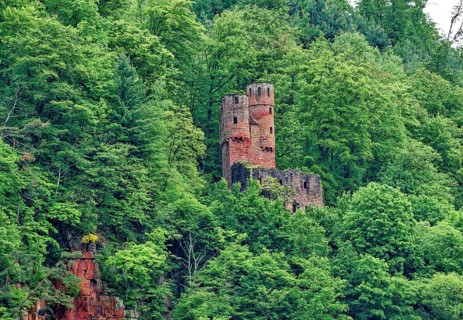 Schadeck Castle, also known as the Swallow's Nest, four-castle town of Neckarsteinach,