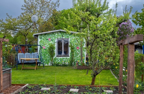 Germany, Berlin, 21.04.2024, Mural for artspring 2024, facade of garden 108, by artist Anne Baerlin