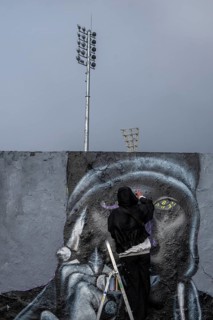 Germany, Berlin, 21.04.2024, Sunday afternoon in Mauerpark, graffiti wall, painting (spray_art),