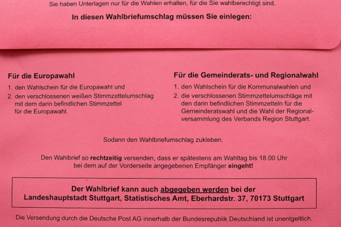 Ballot paper envelope, light red, instruction, postal vote, official postal voting documents,