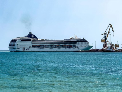 Huge cruise ship from shipping company MSC arrives in Iraklion harbour emitting plume of exhaust