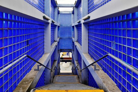 Access to Hanover-Nordstadt railway station, blue glass blocks and exposed concrete, project for