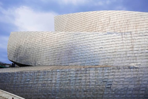Guggenheim Museum Bilbao on the banks of the Nervion River, architect Frank O. Gehry, Bilbao, View