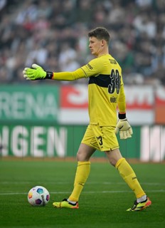 Goalkeeper Alexander Nuebel VfB Stuttgart (33) Gestures, gesture, WWK Arena, Augsburg, Bavaria,