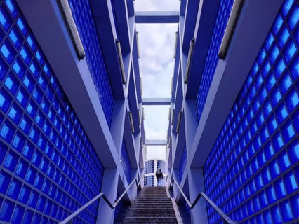 Access to Hanover-Nordstadt railway station, blue glass blocks and exposed concrete, project for