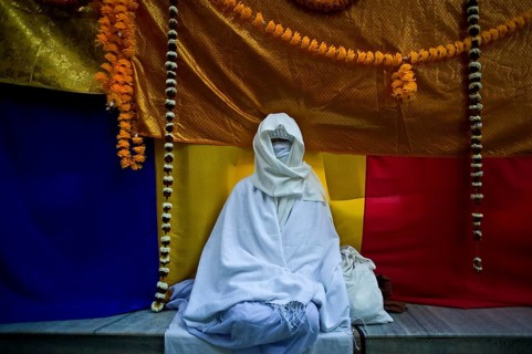 Asian female pilgrim meditating in the Mahabodhi temple, buddhist pilgrimage site at Bodhgaya,