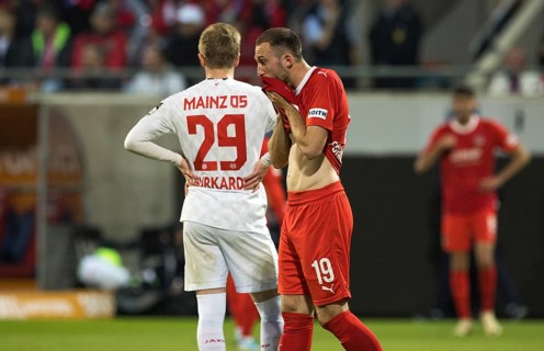 Football match, Jonas FOeHRENBACH 1.FC Heidenheim right, visibly exhausted, dries his wet and