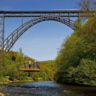 Muengsten Bridge with diesel railcar and transporter bridge over the Wupper, Solingen, Bergisches