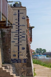High water mark, harbour, Lauenburg, Schleswig-Holstein, Germany, Europe