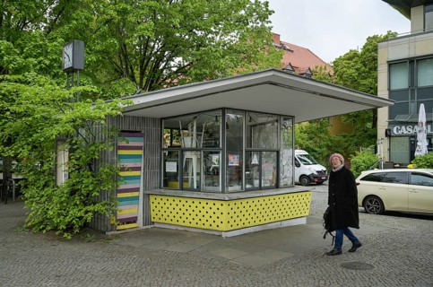 Culture kiosk, former cafe and ice cream parlour, old kiosk in Zehlendorf Mitte, Teltower Damm /