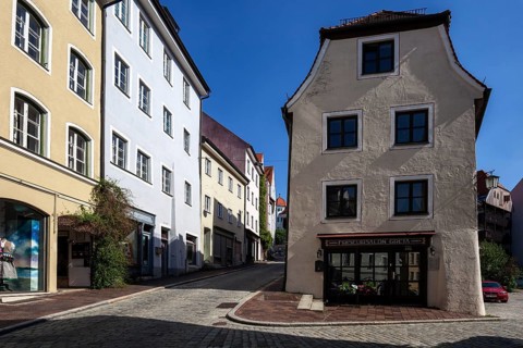 Houses and alley in the historic old town, Alte Bergstrasse, Landsberg am Lech, Upper Bavaria,