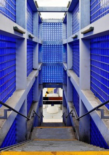 Access to Hanover-Nordstadt railway station, blue glass blocks and exposed concrete, project for