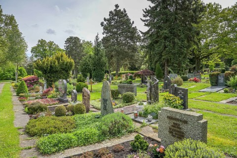 Graves, Weingarten City Cemetery, Offenburg, Baden-Wuerttemberg, Germany, Europe