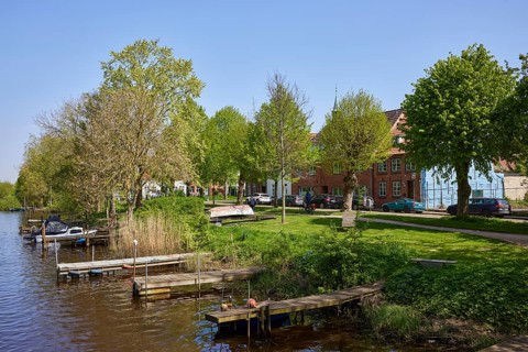 Jetties for pleasure craft on the banks of the Westersielzug in Friedrichstadt, Nordfriesland