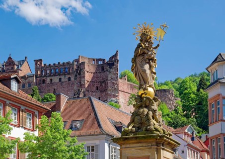 Mother of God Fountain at Kornmarkt and Heidelberg Castle, Old Town of Heidelberg, Heidelberg,