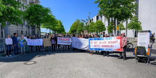 Silent demo for more climate honesty under the motto Everything has been said. Act now! . In the