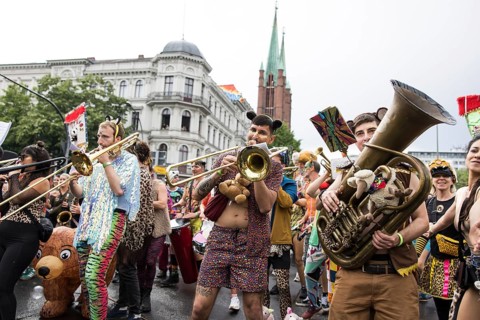 Trumpeters of the group Urso Ki Ti Schubsen at the street parade of the 26th Carnival of Cultures