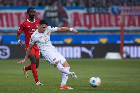 Football match, Anthony CACI 1. FSV Mainz 05 with pass into the deep, Omar TRAORE'1.FC Heidenheim