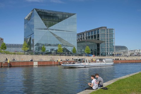 Cube office building, Washingtonplatz, central station, Spree, Moabit, Mitte, Berlin, Germany,