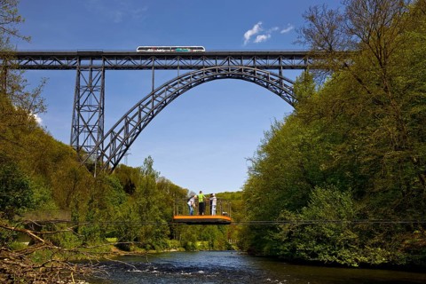 Muengsten Bridge with diesel railcar and transporter bridge over the Wupper, Solingen, Bergisches