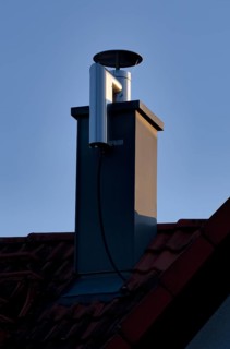 Retrofitted chimney on roof, with dust separator, electrostatic filtering of soot particles from