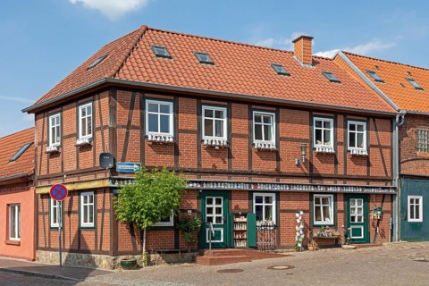 Half-timbered house, coffee pots, Boizenburg, Mecklenburg-Vorpommern, Germany, Europe