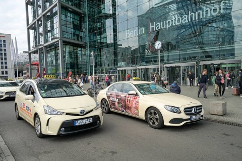 Waiting taxis, south side of central station, Washingtonplatz, Moabit, Mitte, Berlin, Germany,