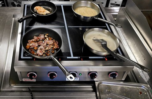 Hotplate Pans with bacon, cream sauce, chicken breast and Rice