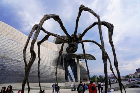 Guggenheim Museum Bilbao on the banks of the river Nervion, Architect Frank O. Gehry, Bilbao, A