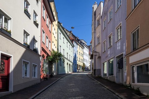 Houses and alley in the historic old town, Alte Bergstrasse, Landsberg am Lech, Upper Bavaria,