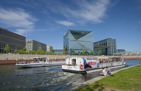 Cube office building, Washingtonplatz, central station, Spree, Moabit, Mitte, Berlin, Germany,