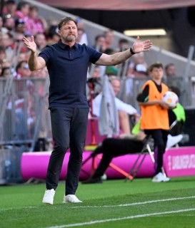 Coach Ralph Hasenhuettl VfL Wolfsburg, disappointed, gesture, gesture, Allianz Arena, Munich,