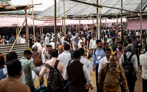 Barpeta, India. 6 May 2024. Polling officials collects Electronic Voting Machines (EVMs) and Voter