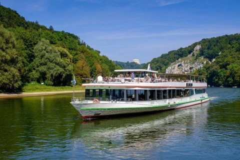 Excursion boat, Danube boat, in the Danube gorge, with liberation hall, Weltenburger Enge, gorge,