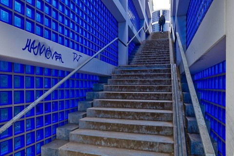 Access to Hanover-Nordstadt railway station, blue glass blocks and exposed concrete, project for