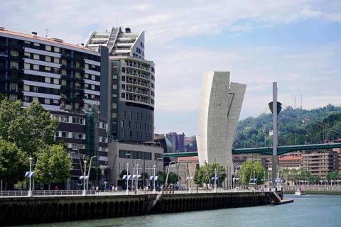 On the way in Bilbao, province Bizkaia, Basque Country, Spain, Europe, Promenade at a river