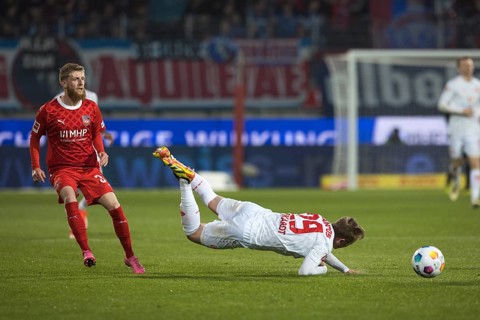 Football match, Jan-Niklas BESTE 1.FC Heidenheim left has just fouled Scholberg HANCHE-OLSEN 1. FSV