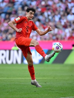 Aleksandar Pavlovic FC Bayern Munich FCB (45) Action on the ball Allianz Arena, Munich, Bavaria,