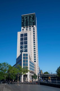 Waldorf Astoria Hotel 5 stars, luxury hotel, high-rise building, underground station Zoologischer