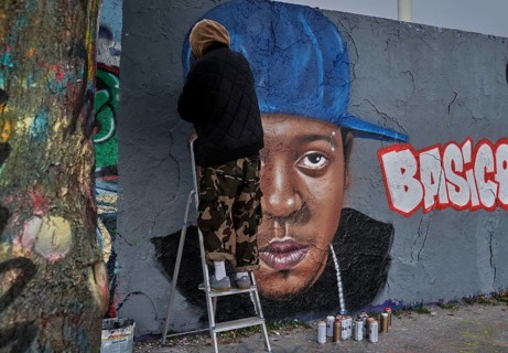 Germany, Berlin, 21.04.2024, Sunday afternoon in Mauerpark, graffiti wall, painting (spray_art) by
