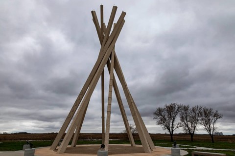Salem, South Dakota, A concrete tepee sculpture at a rest area on Interstate 90. Designed by Ward
