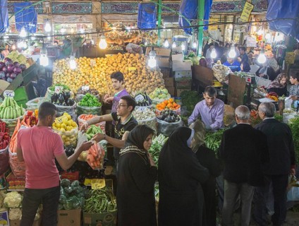 Fruit and vegetable sale in a bazaar in Tehran on 07/04/2015, Tehran, Iran, Asia